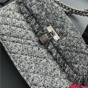 Elegant Gray Tweed Chain Bag